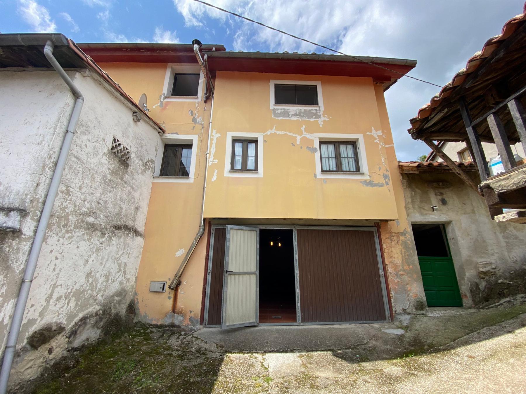 For sale of house in Bimenes