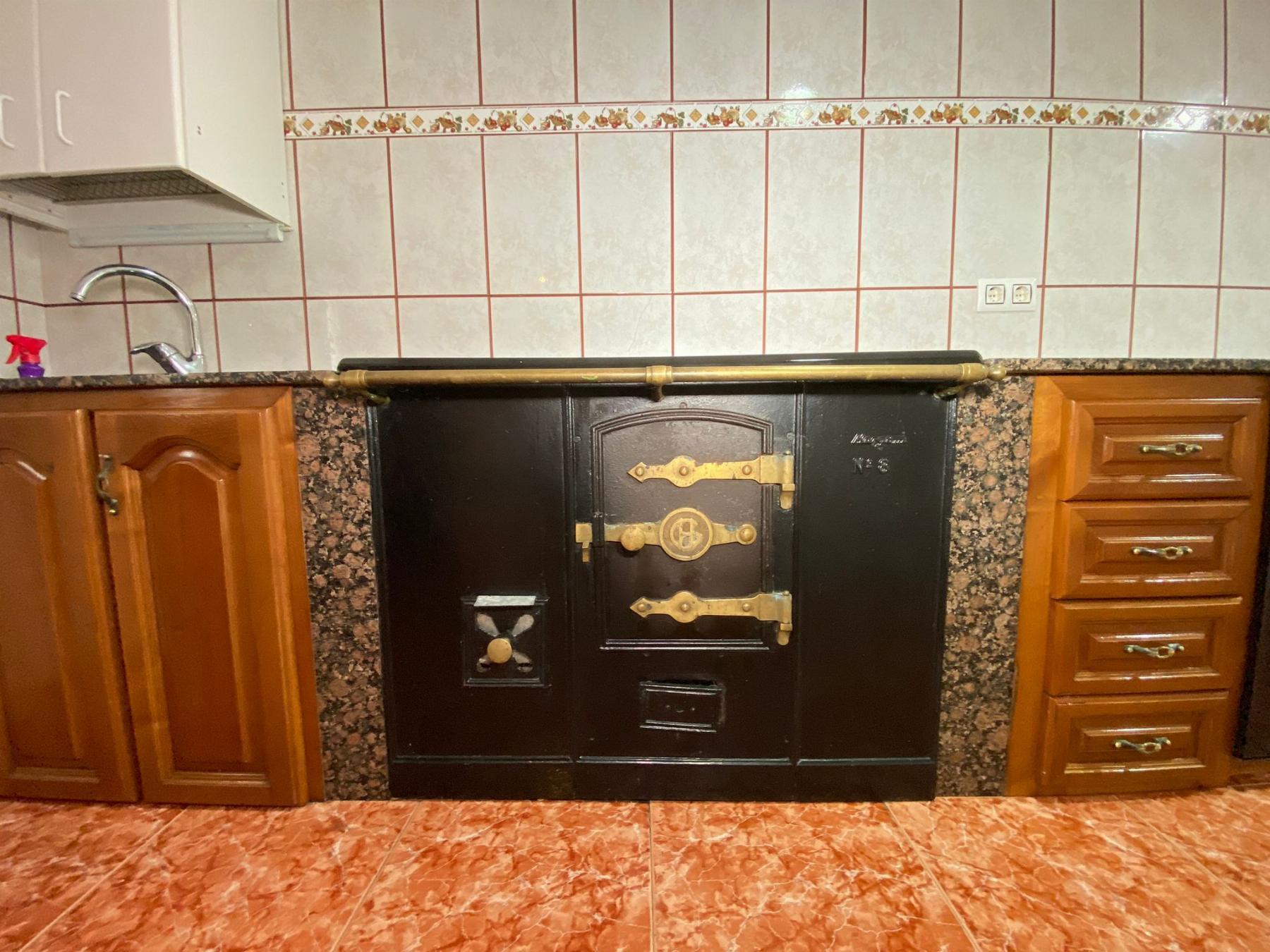 For sale of house in Bimenes
