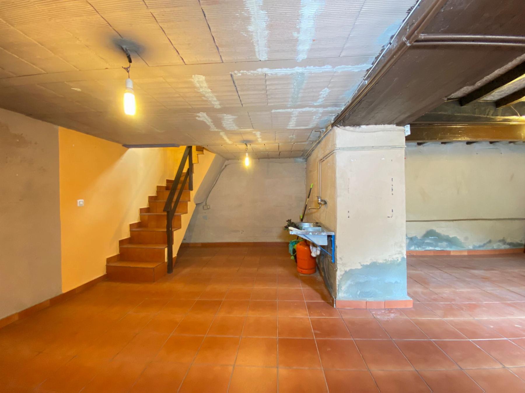For sale of house in Bimenes