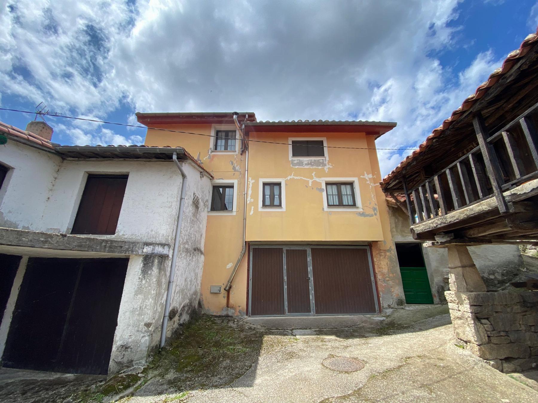 For sale of house in Bimenes