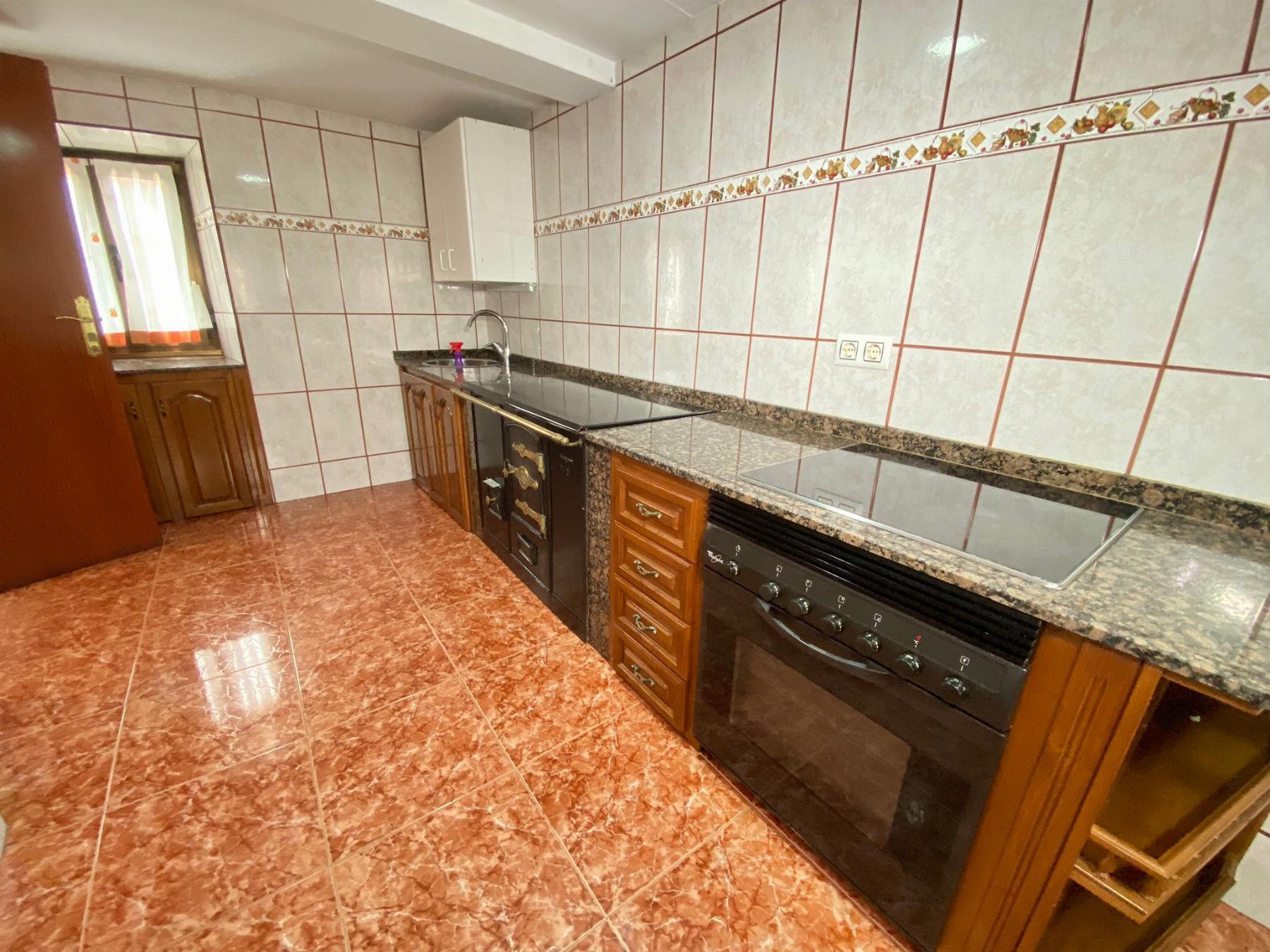 For sale of house in Bimenes