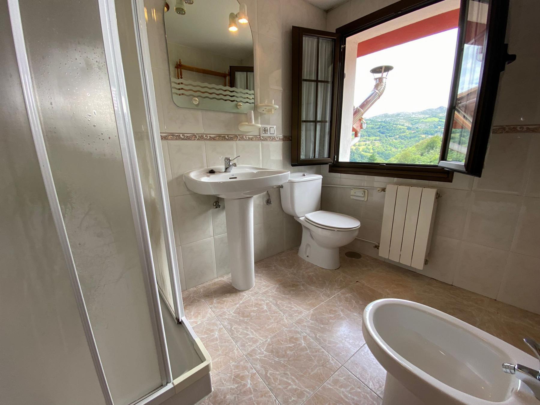 For sale of house in Bimenes