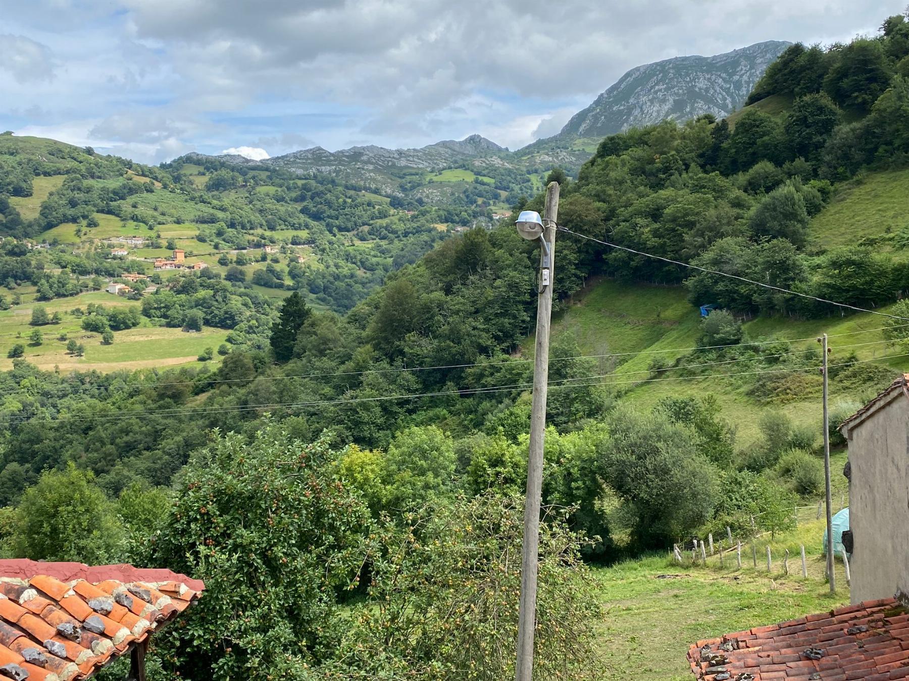 For sale of house in Bimenes