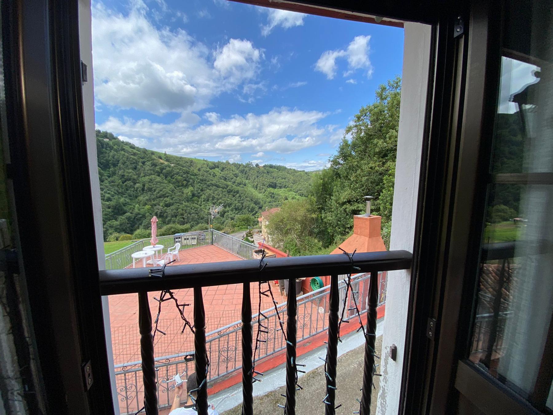 For sale of house in Bimenes