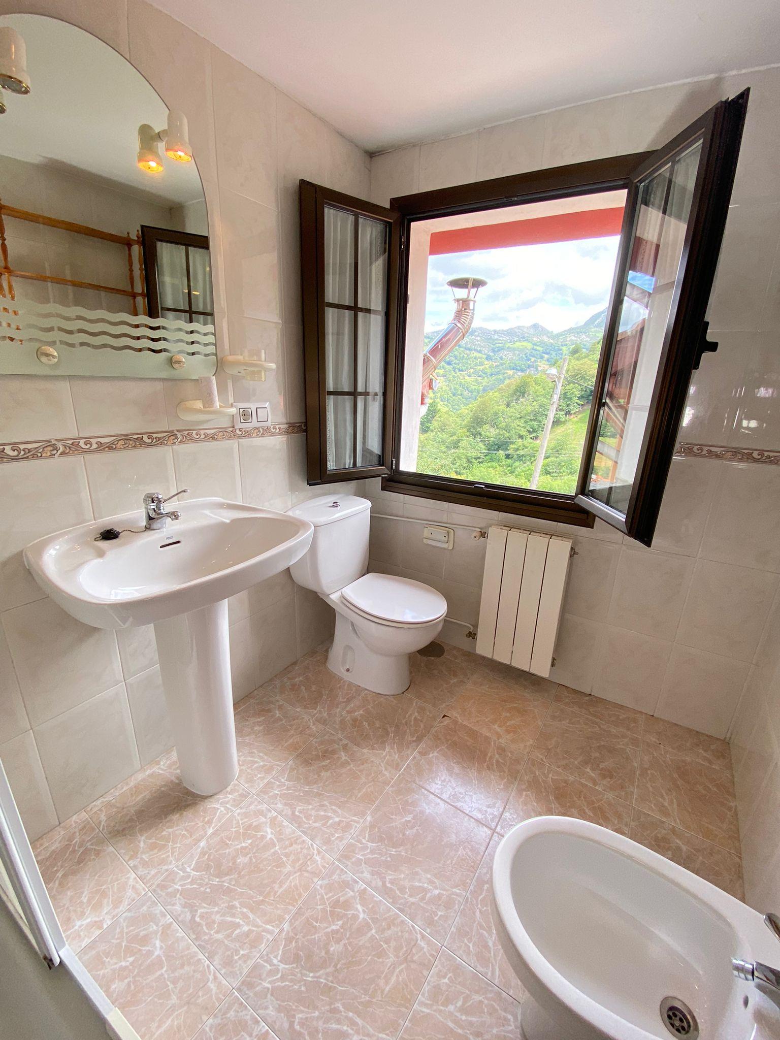 For sale of house in Bimenes