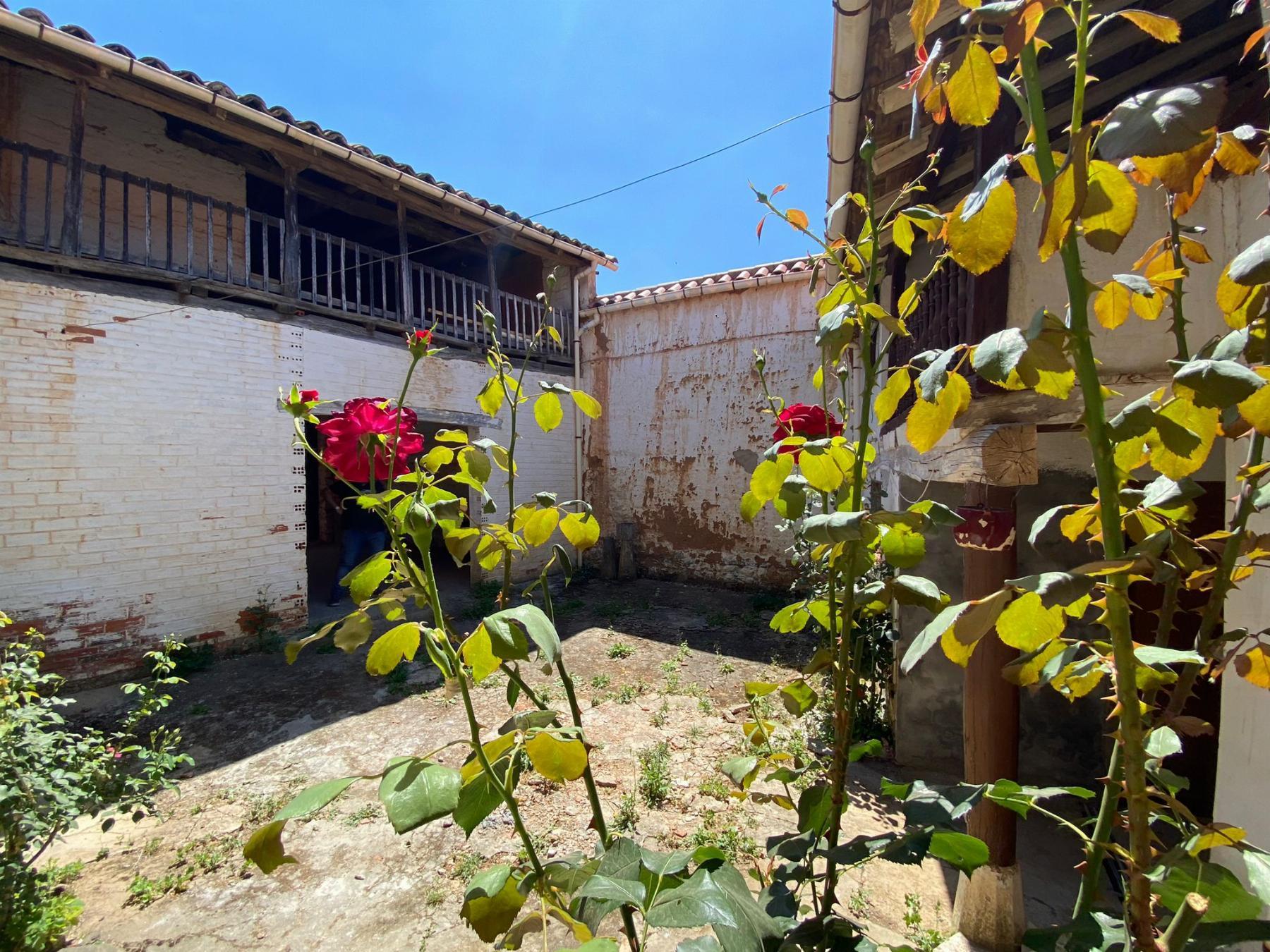 For sale of house in Magaz de Cepeda