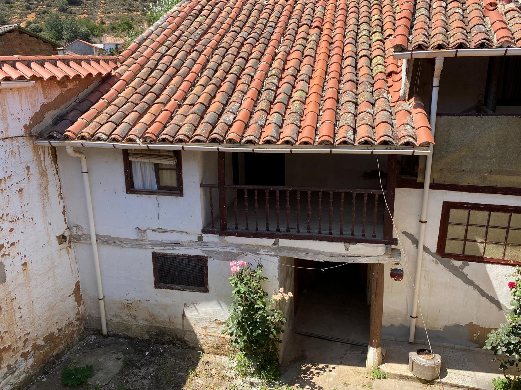 For sale of house in Magaz de Cepeda