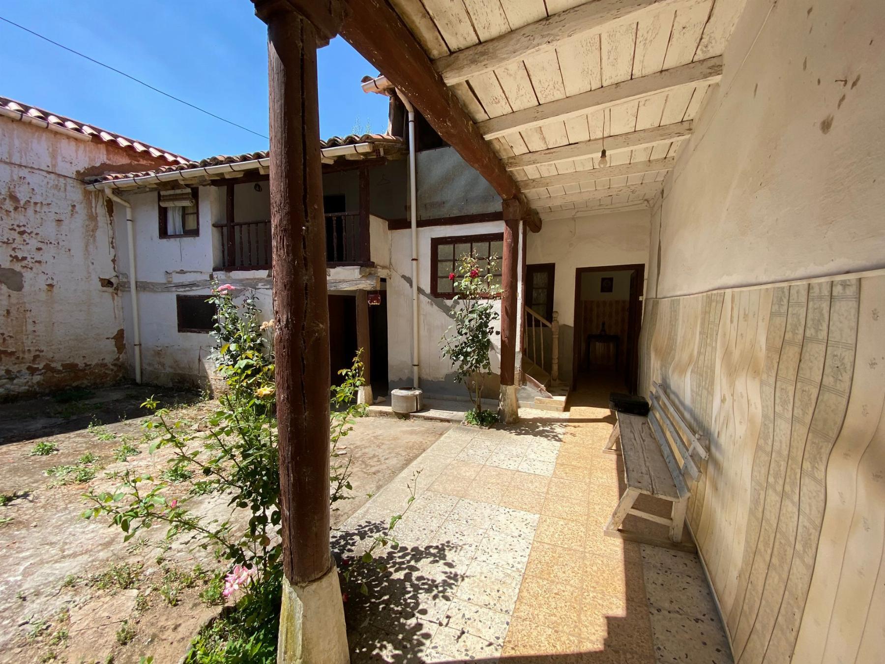 For sale of house in Magaz de Cepeda