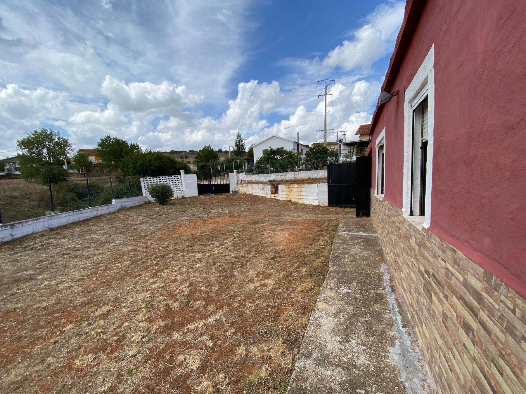 For sale of house in Alija del Infantado