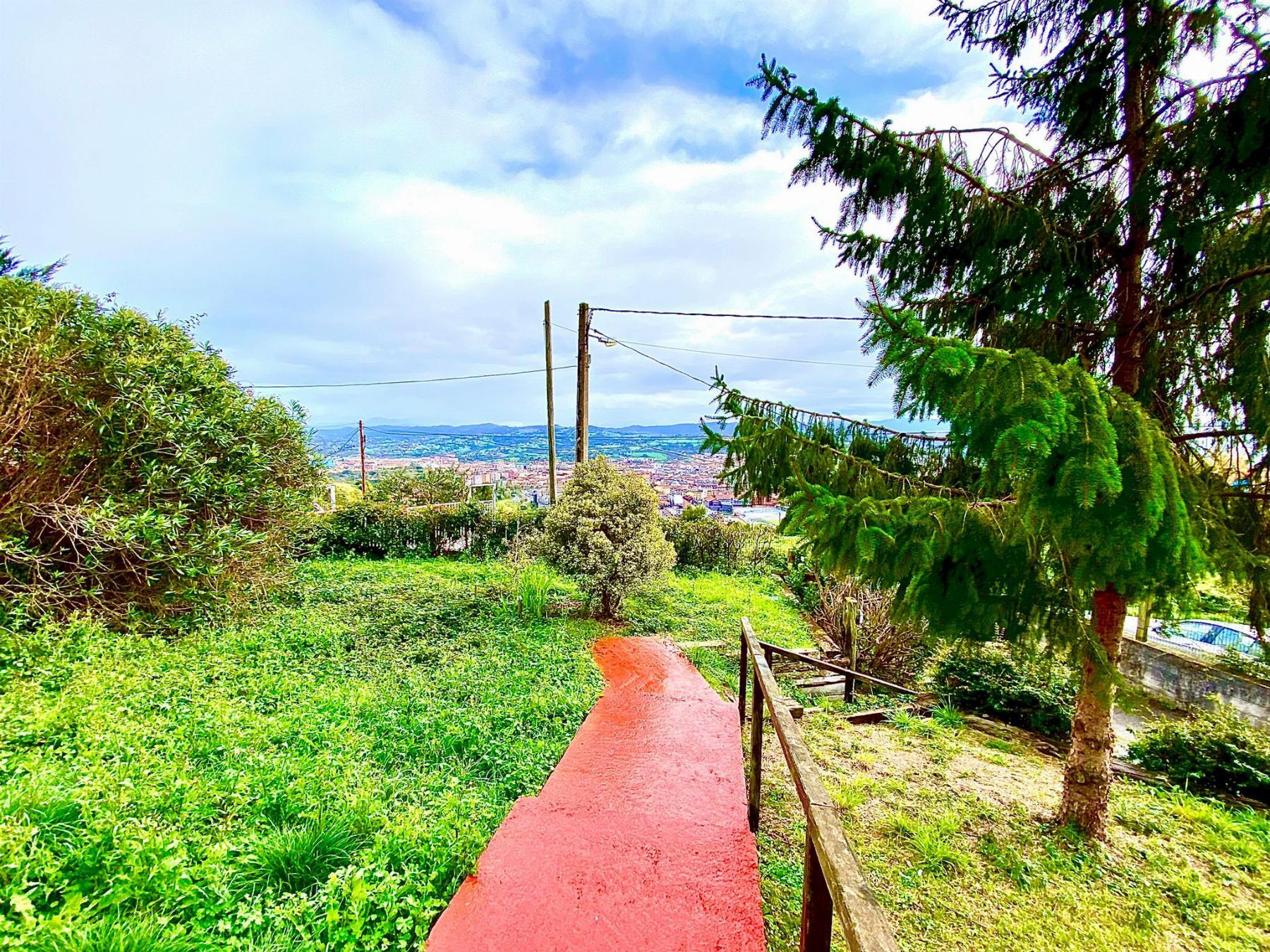 For sale of chalet in Oviedo