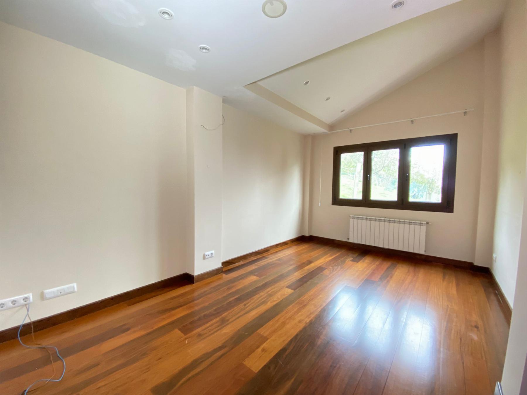For sale of chalet in Oviedo