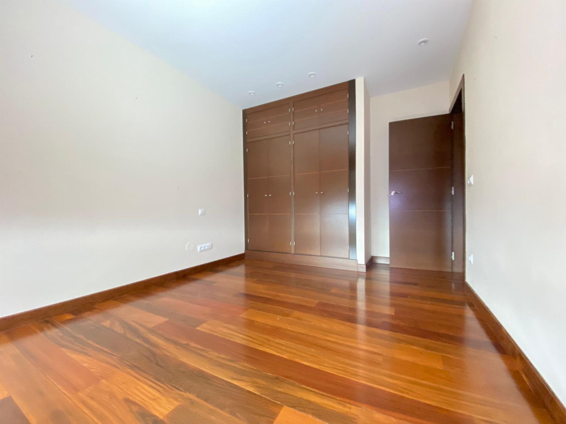 For sale of chalet in Oviedo