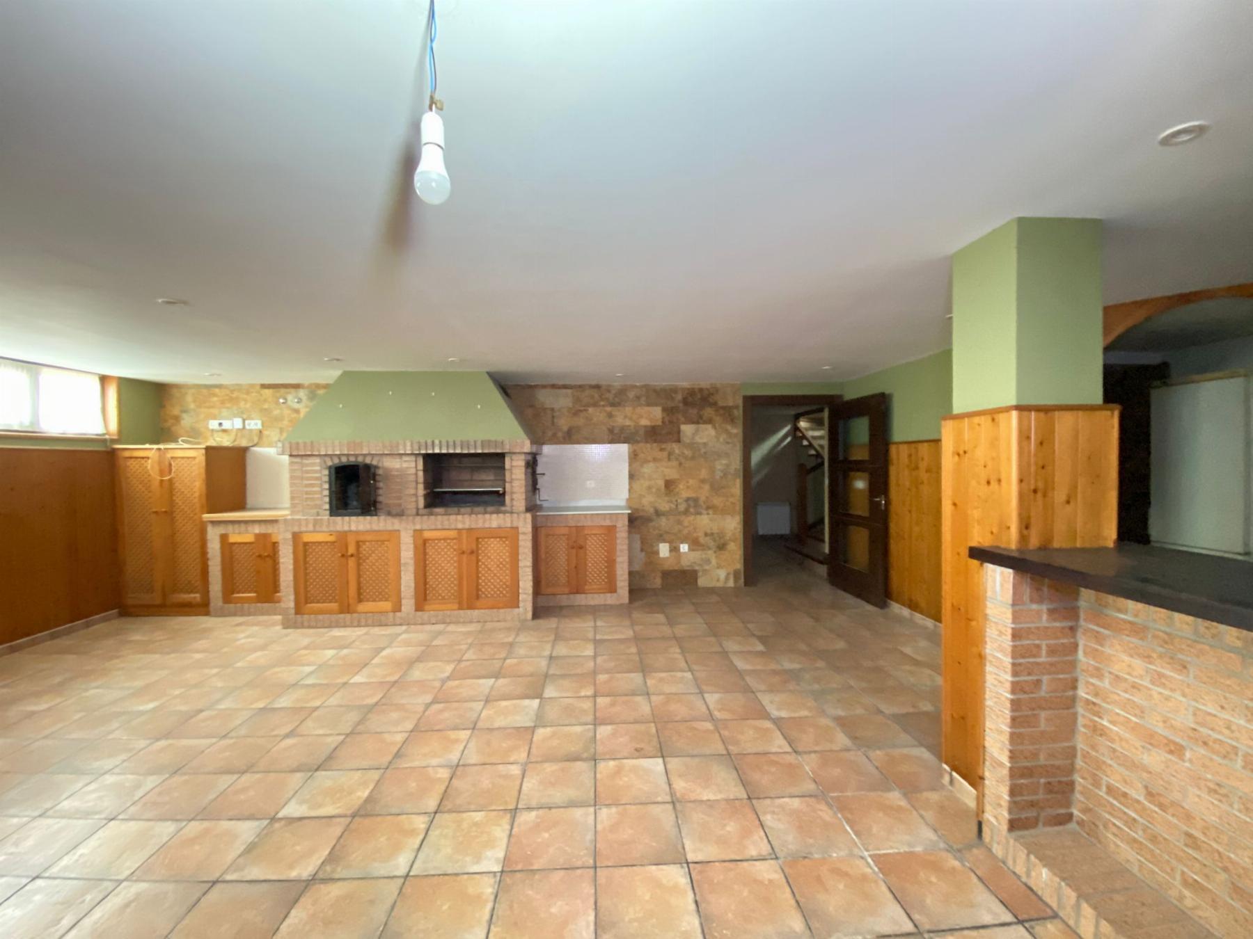 For sale of chalet in Oviedo