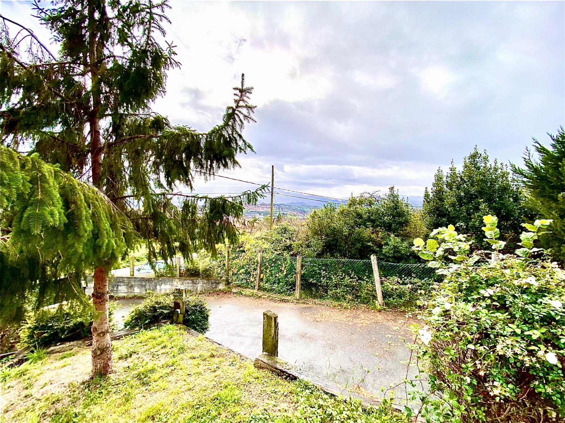 For sale of chalet in Oviedo