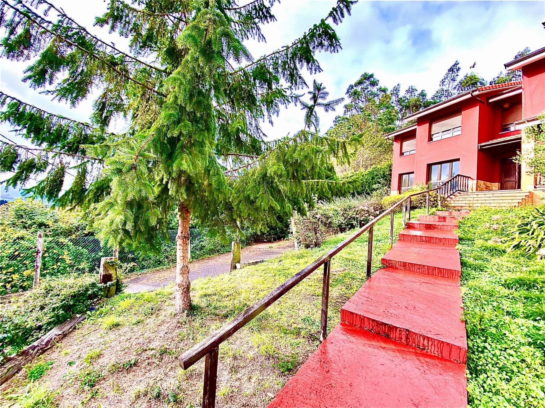 For sale of chalet in Oviedo