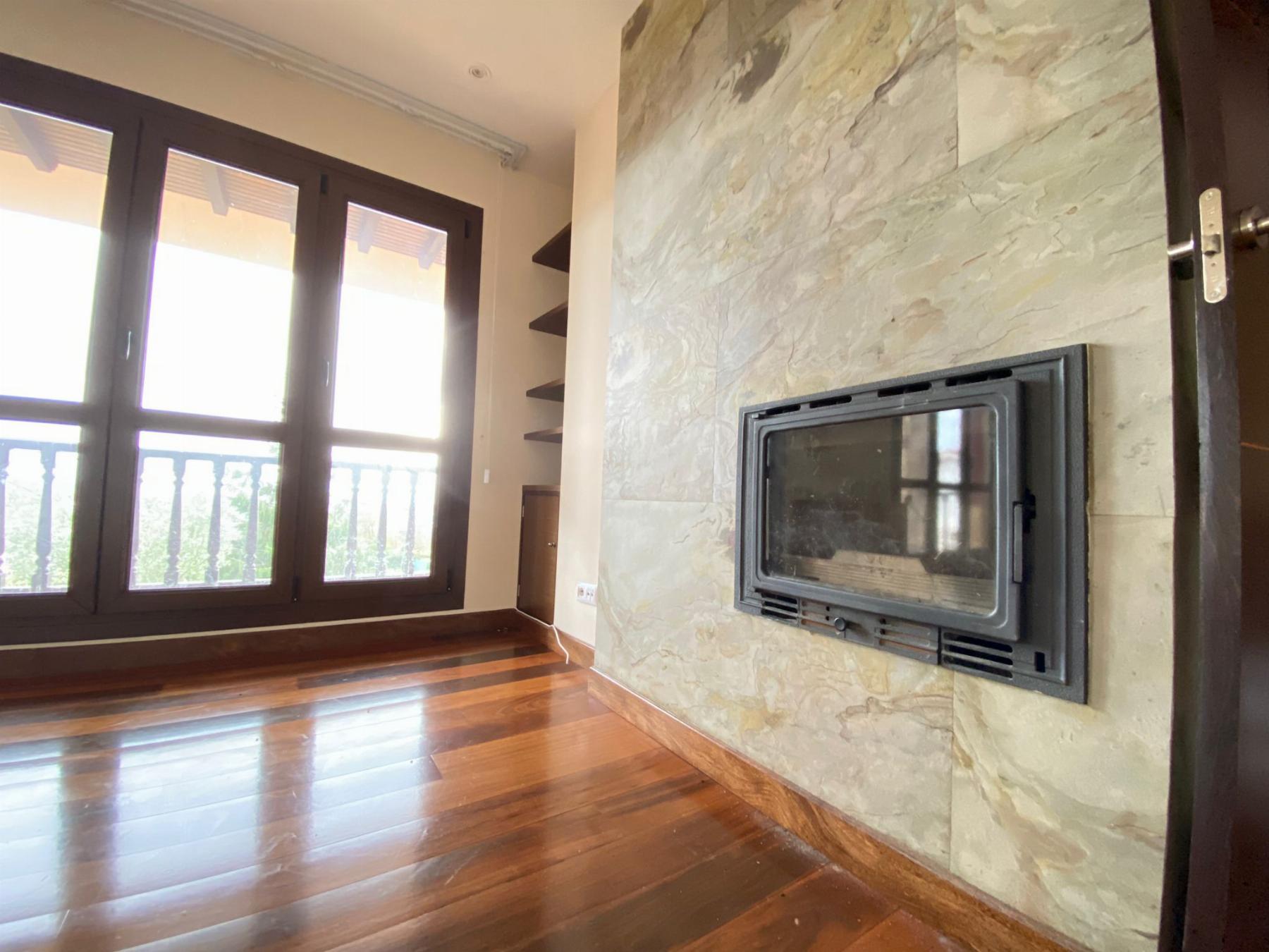For sale of chalet in Oviedo