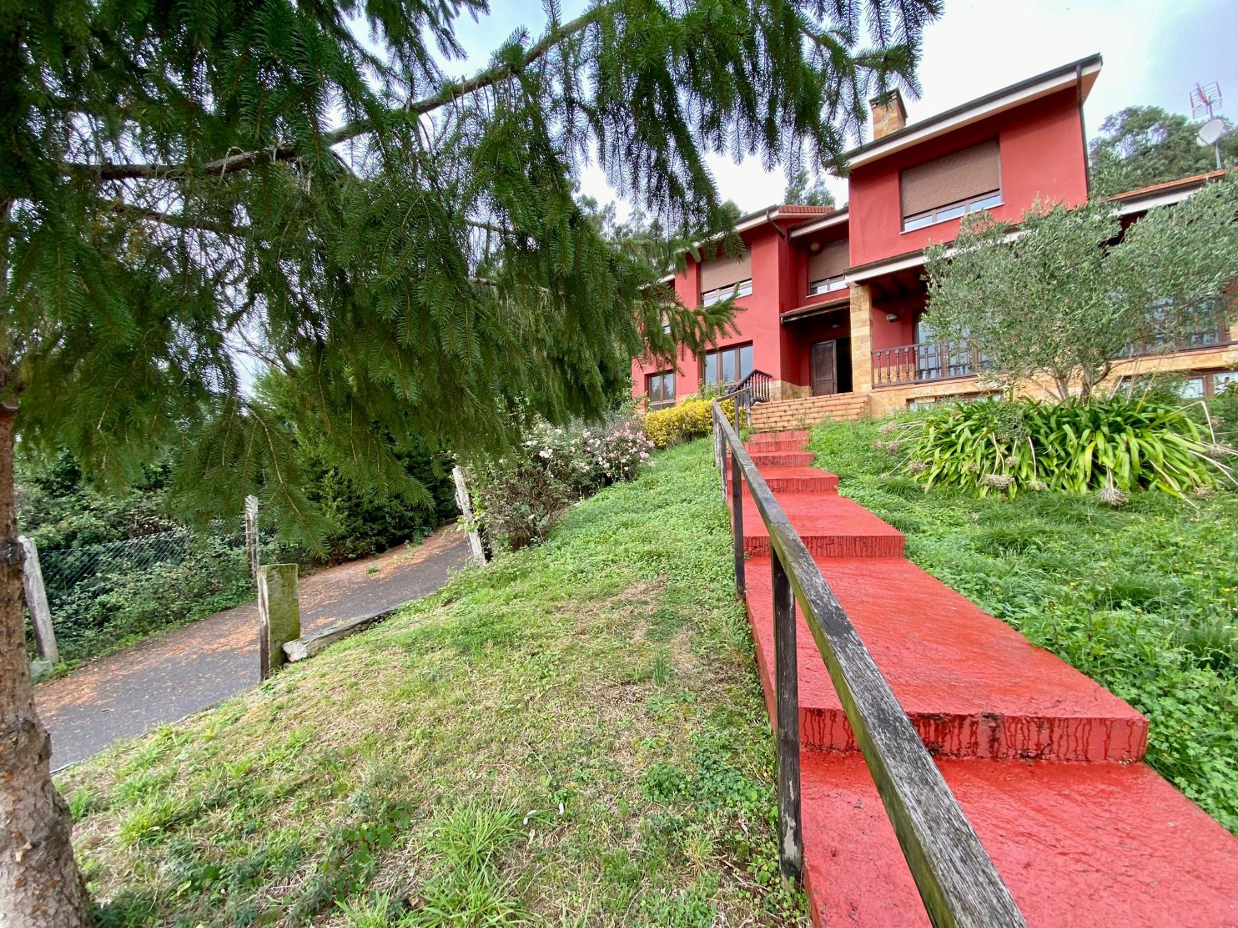 For sale of chalet in Oviedo