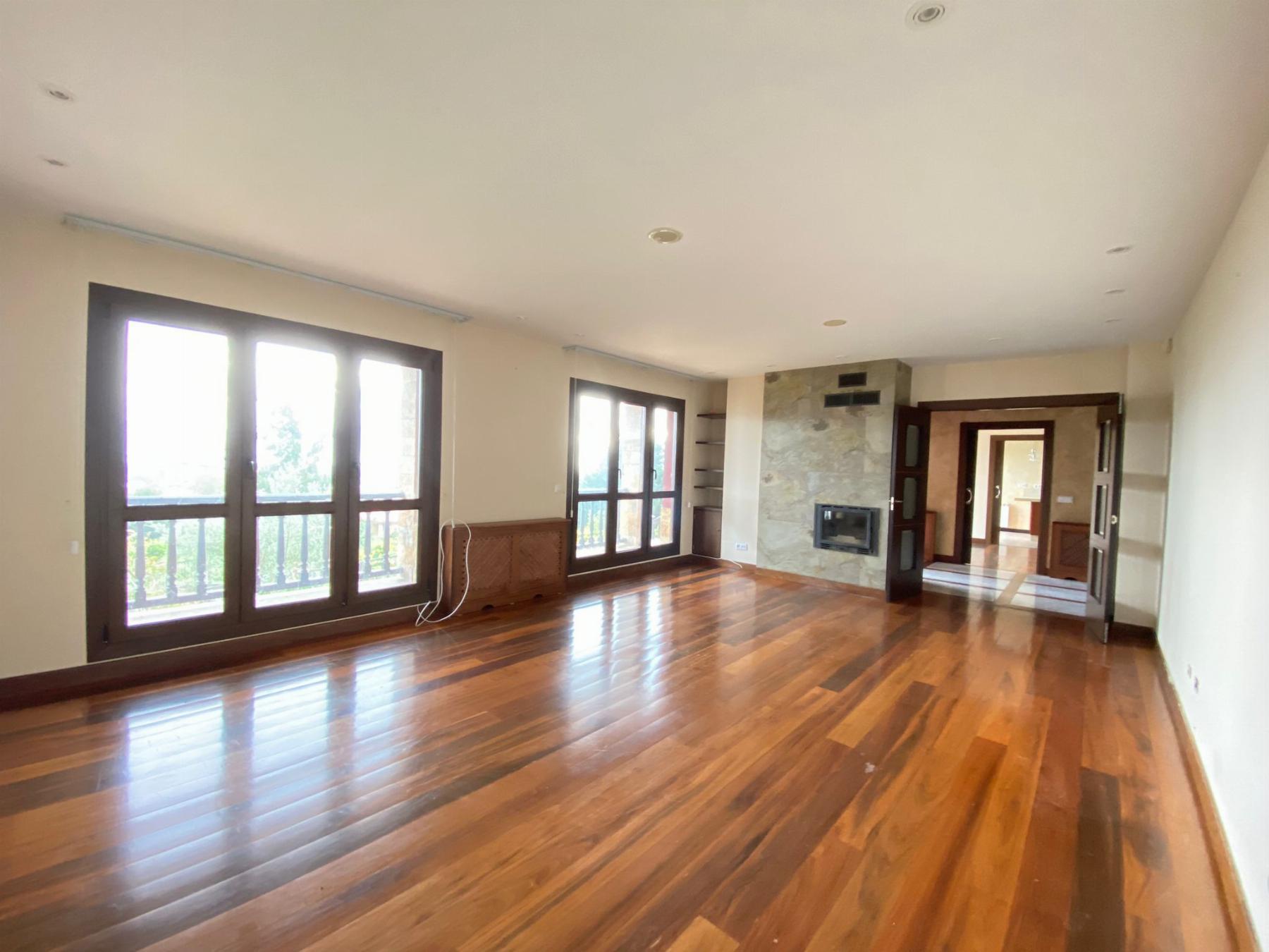 For sale of chalet in Oviedo