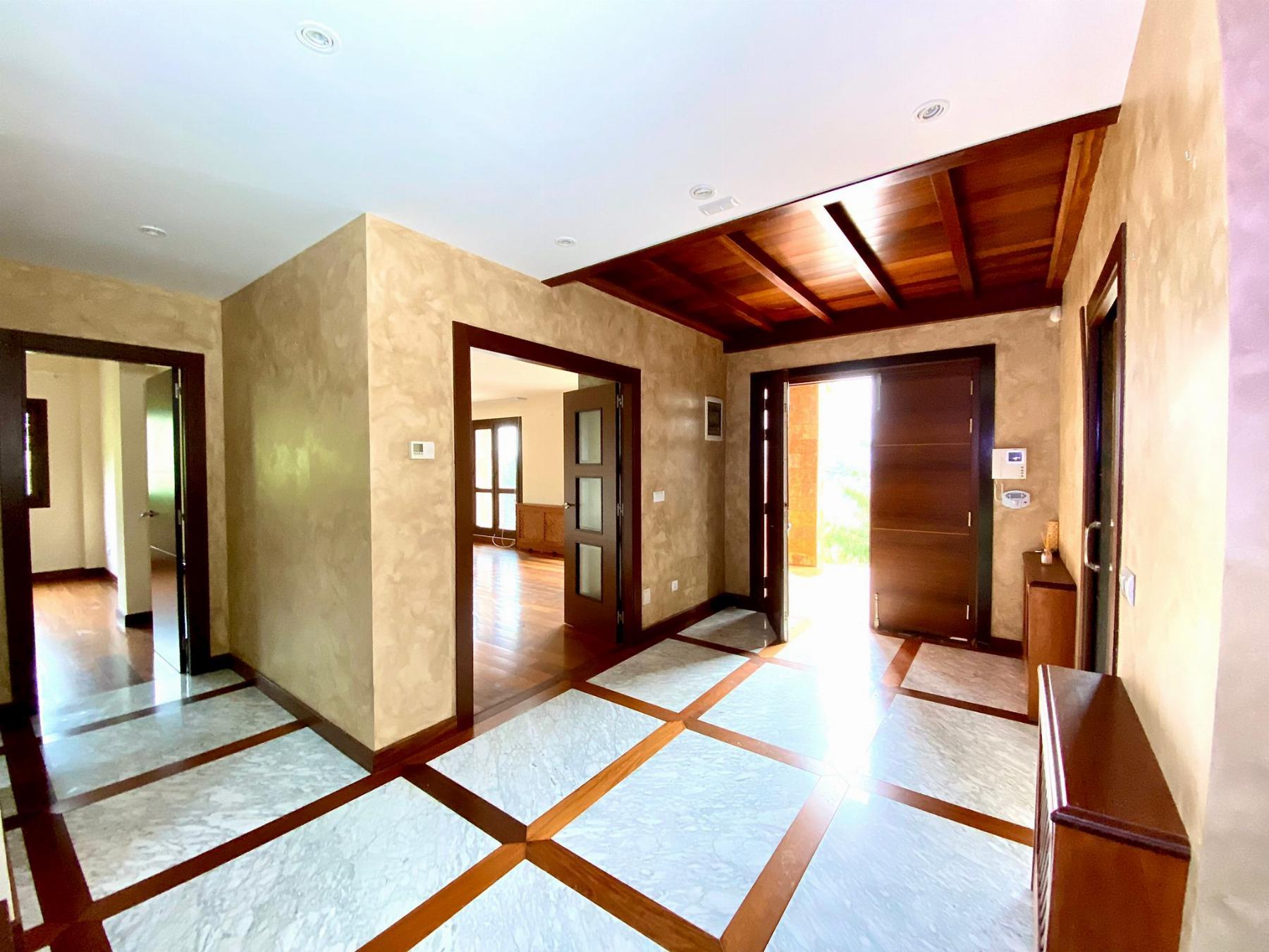 For sale of chalet in Oviedo