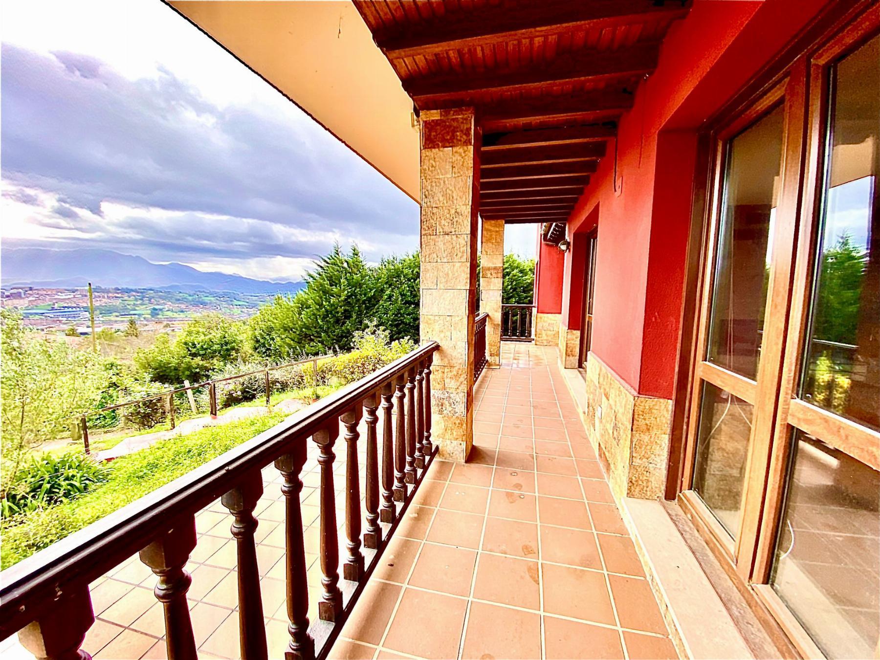 For sale of chalet in Oviedo