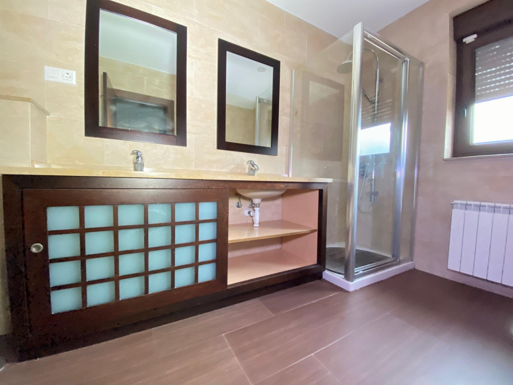 For sale of chalet in Oviedo