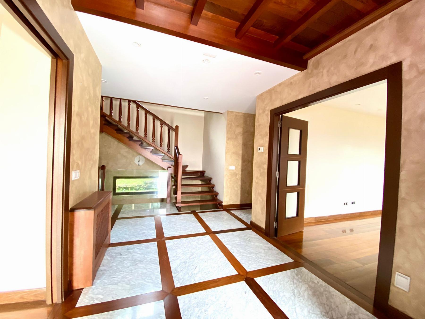 For sale of chalet in Oviedo