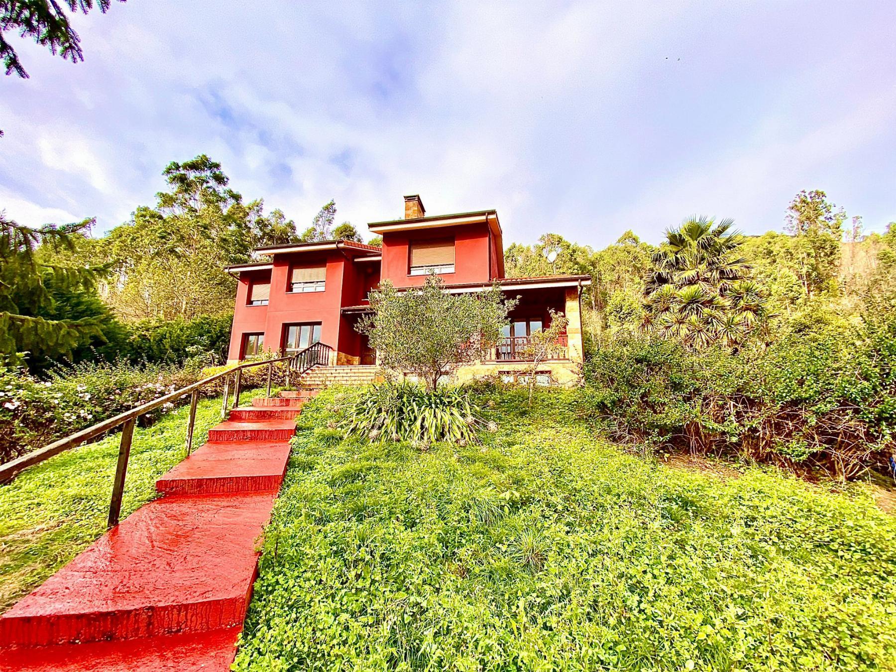 For sale of chalet in Oviedo