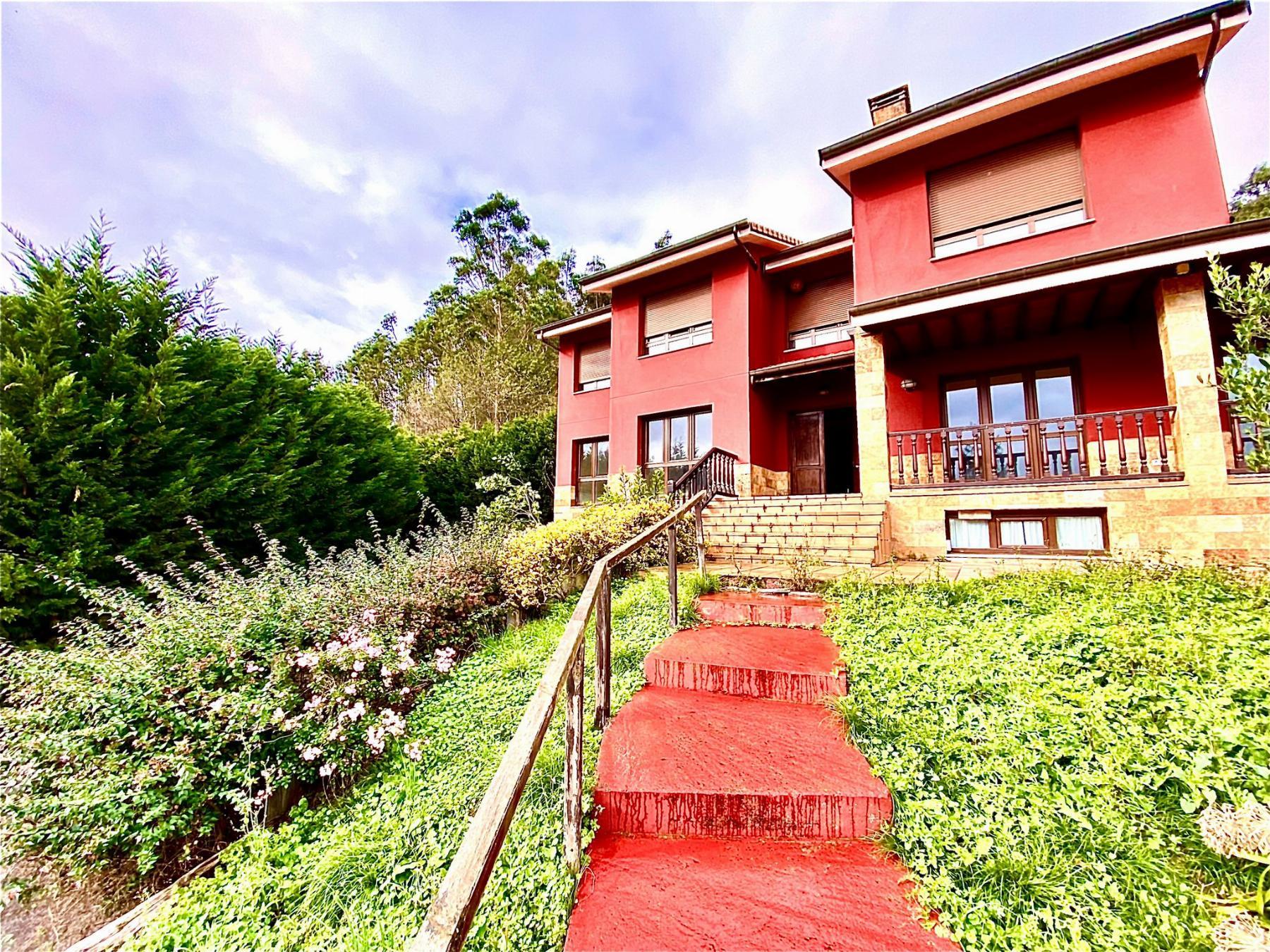 For sale of chalet in Oviedo