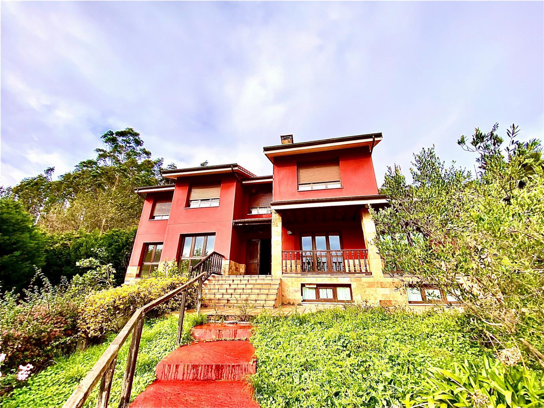 For sale of chalet in Oviedo