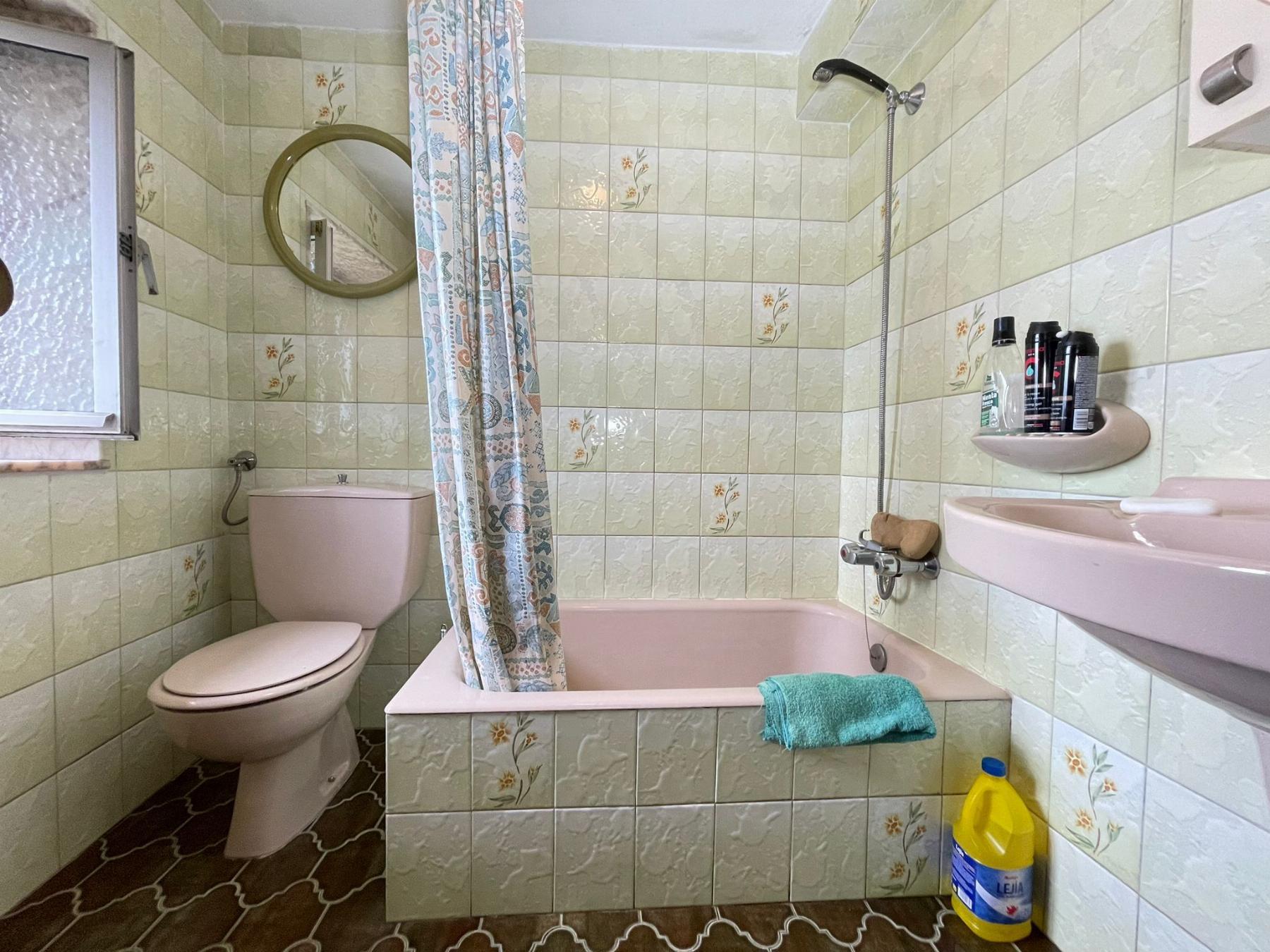 For sale of house in Bimenes