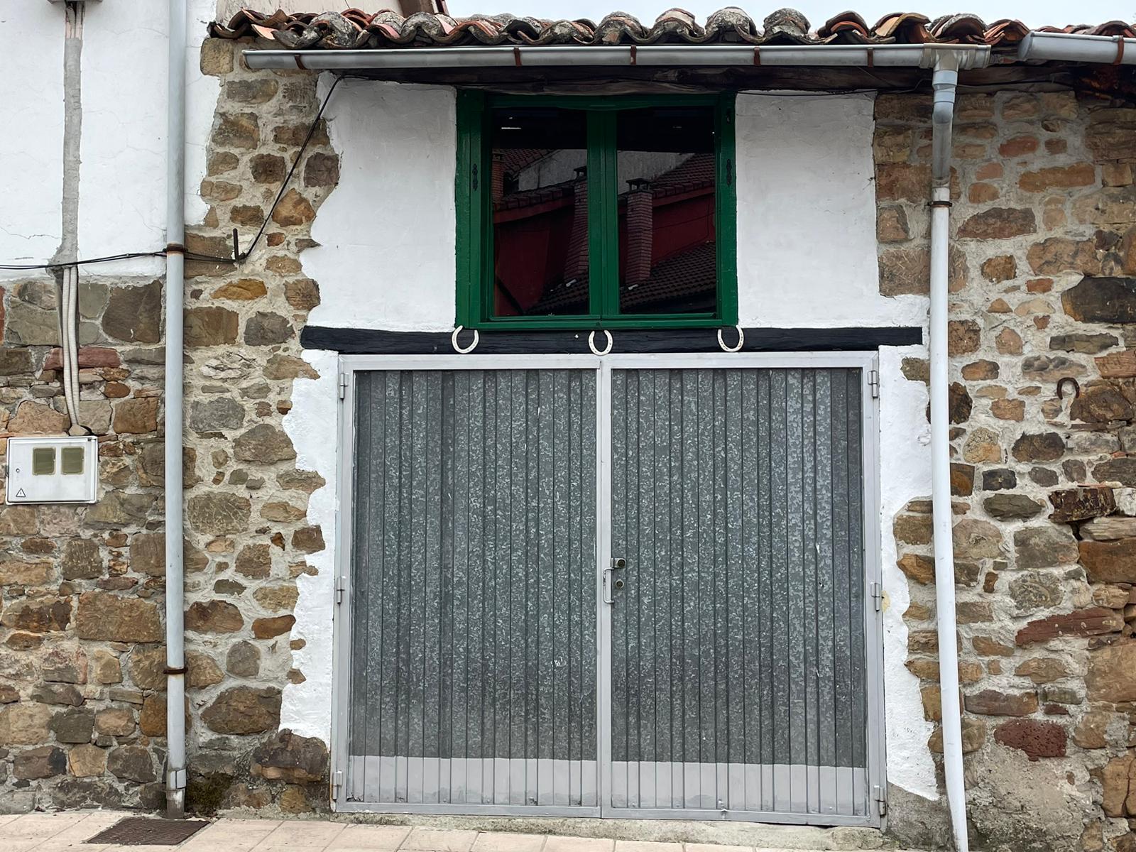 For sale of house in Bimenes