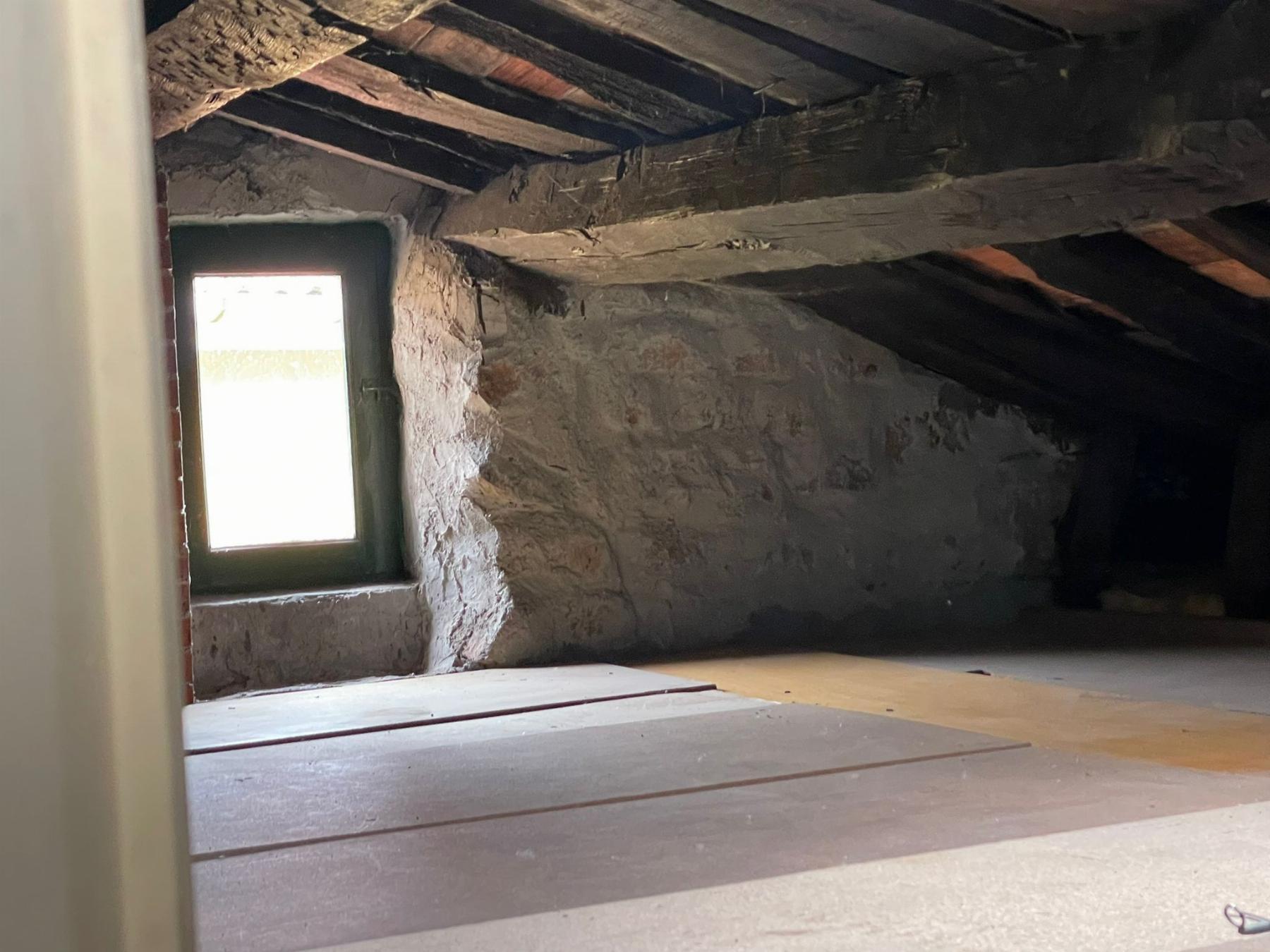 For sale of house in Bimenes