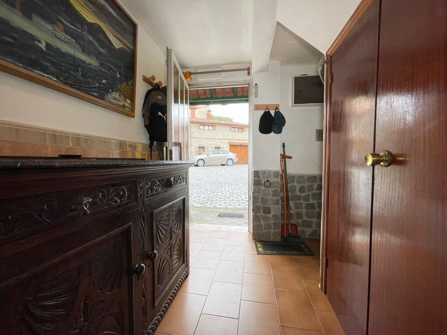 For sale of house in Bimenes