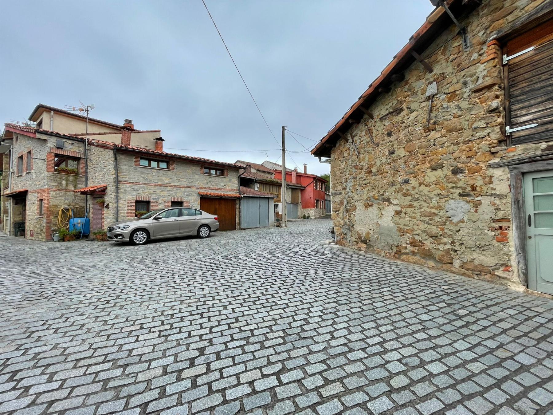 For sale of house in Bimenes