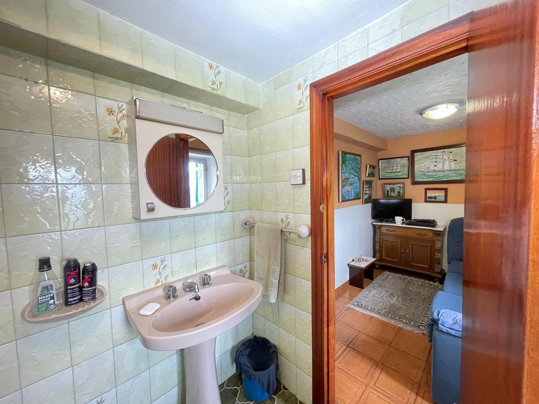 For sale of house in Bimenes