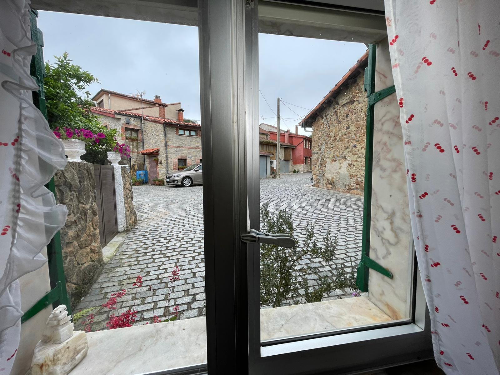For sale of house in Bimenes