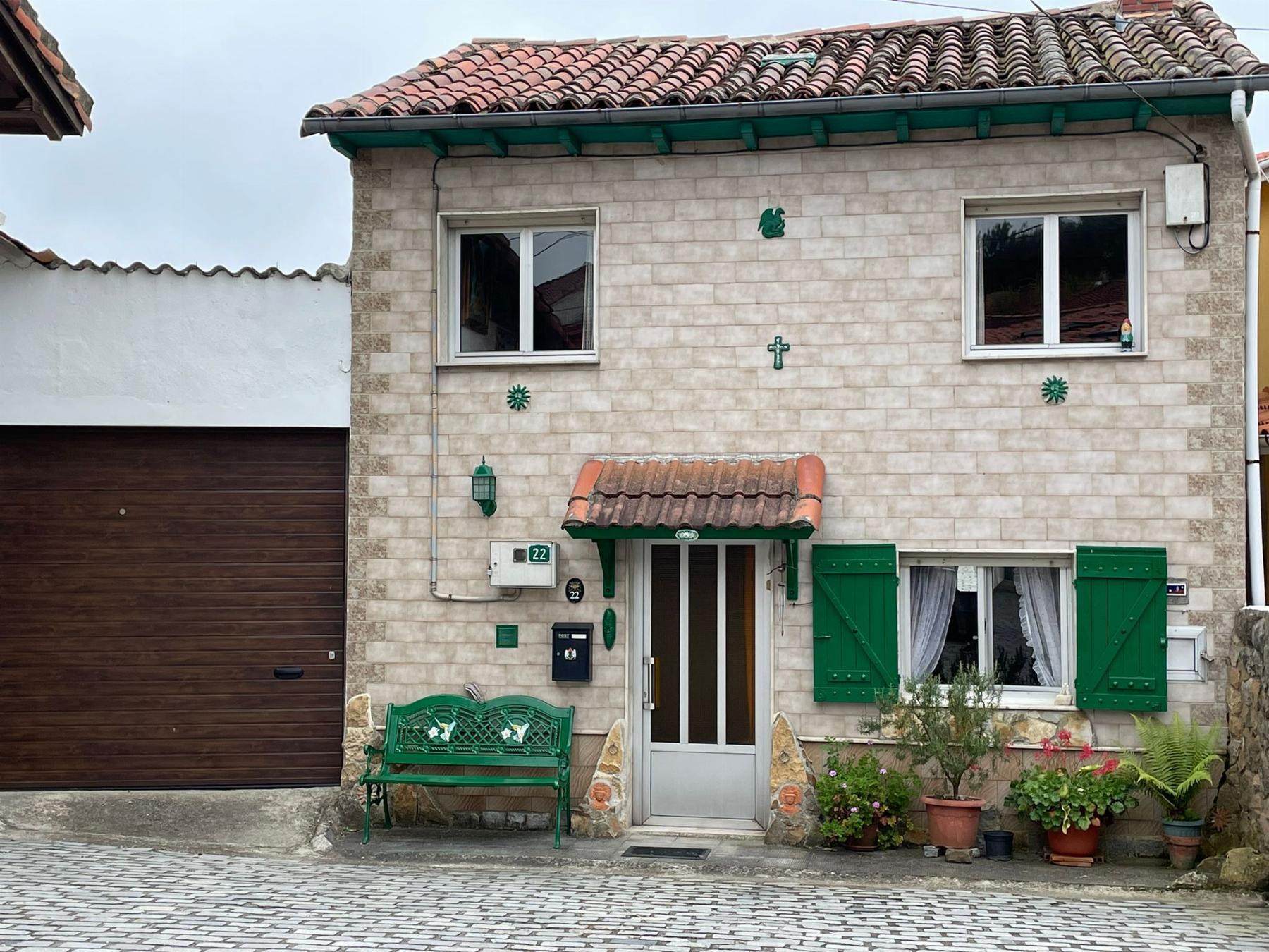 For sale of house in Bimenes