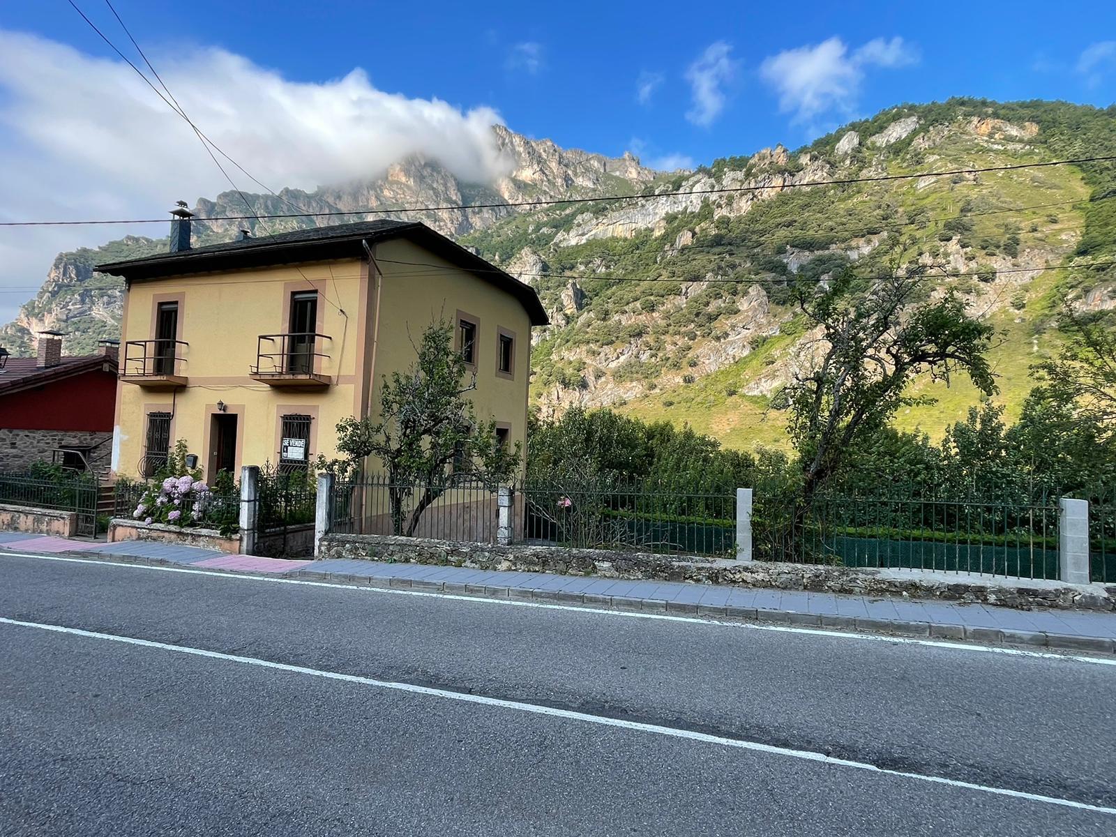 For sale of house in Somiedo