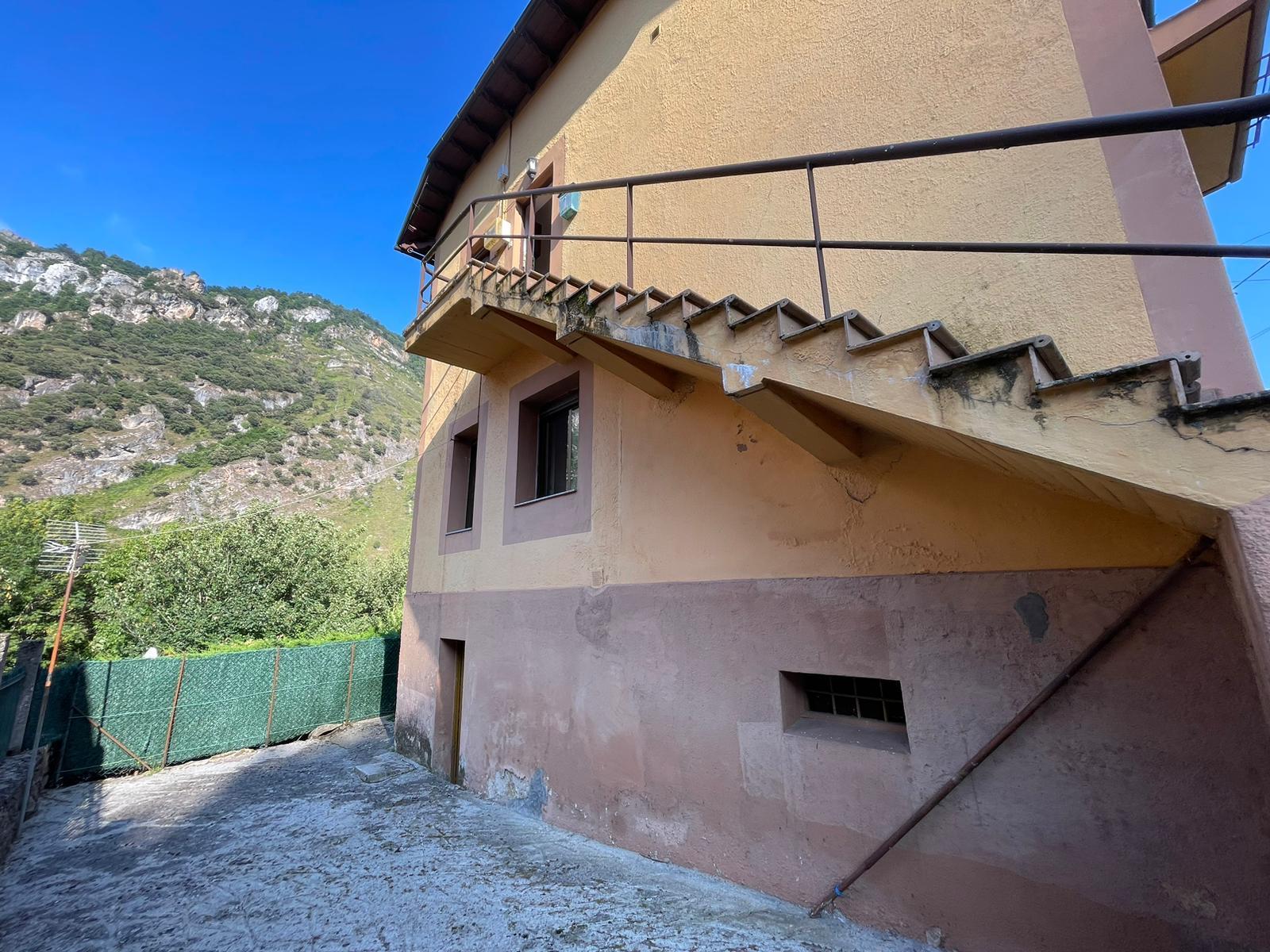 For sale of house in Somiedo