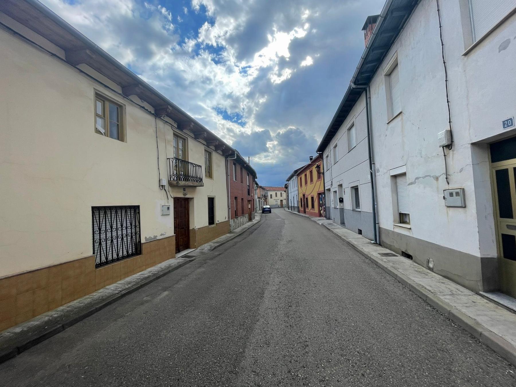 For sale of house in León
