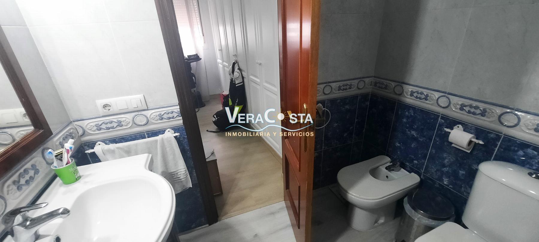Suite bathroom