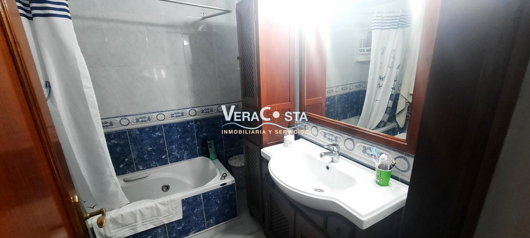Suite bathroom