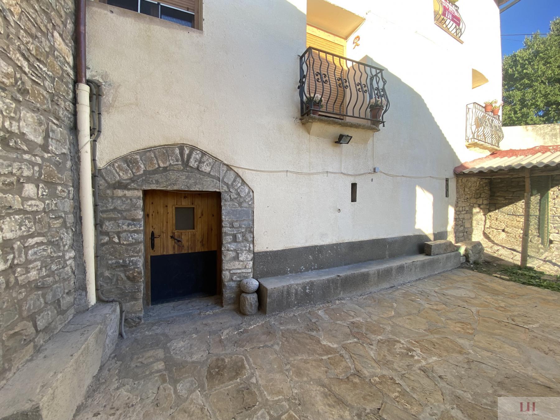 For sale of house in Boltaña