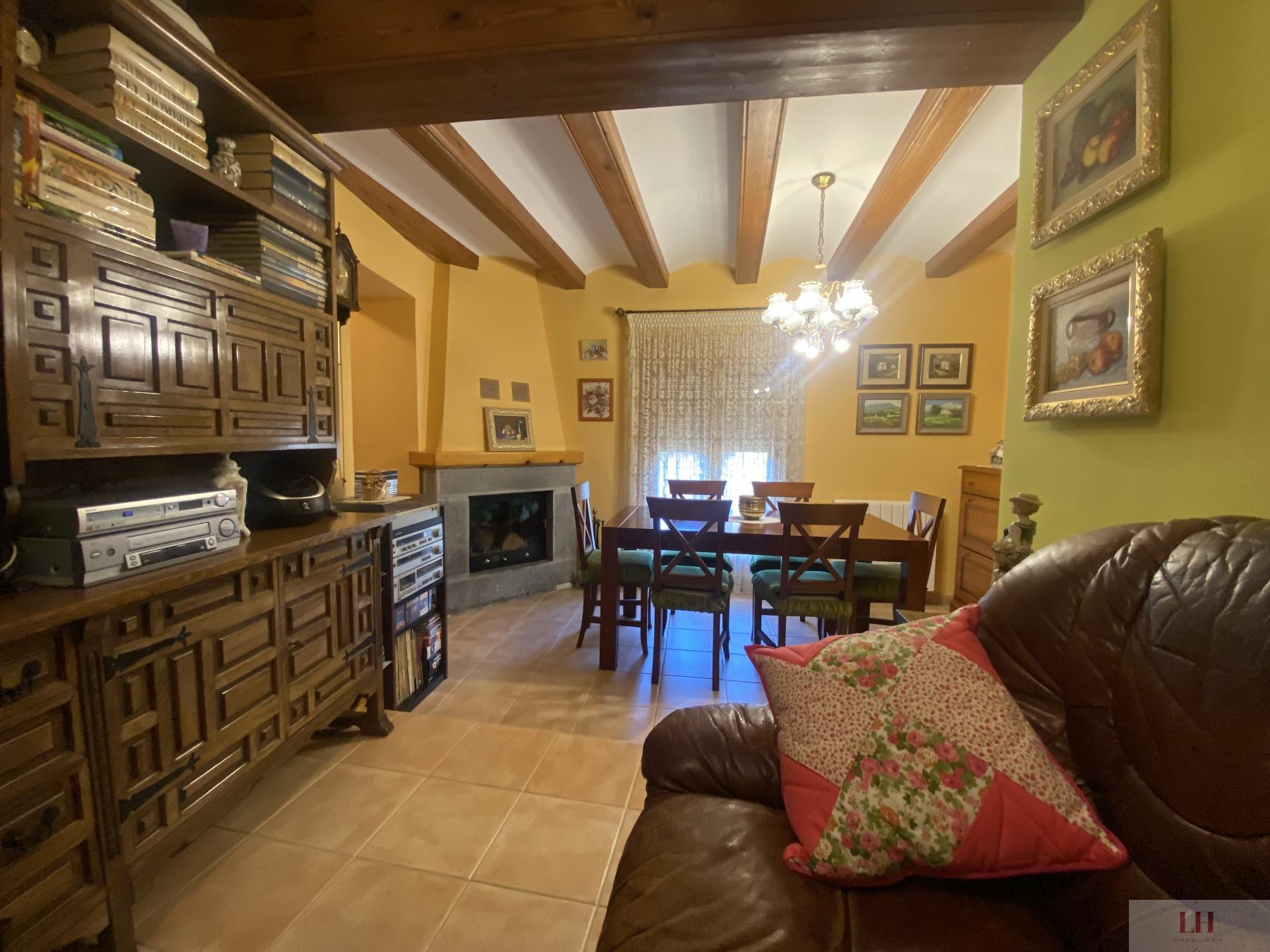 For sale of house in Boltaña