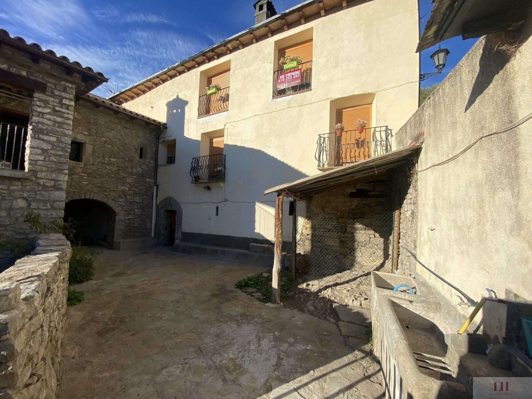 For sale of house in Boltaña