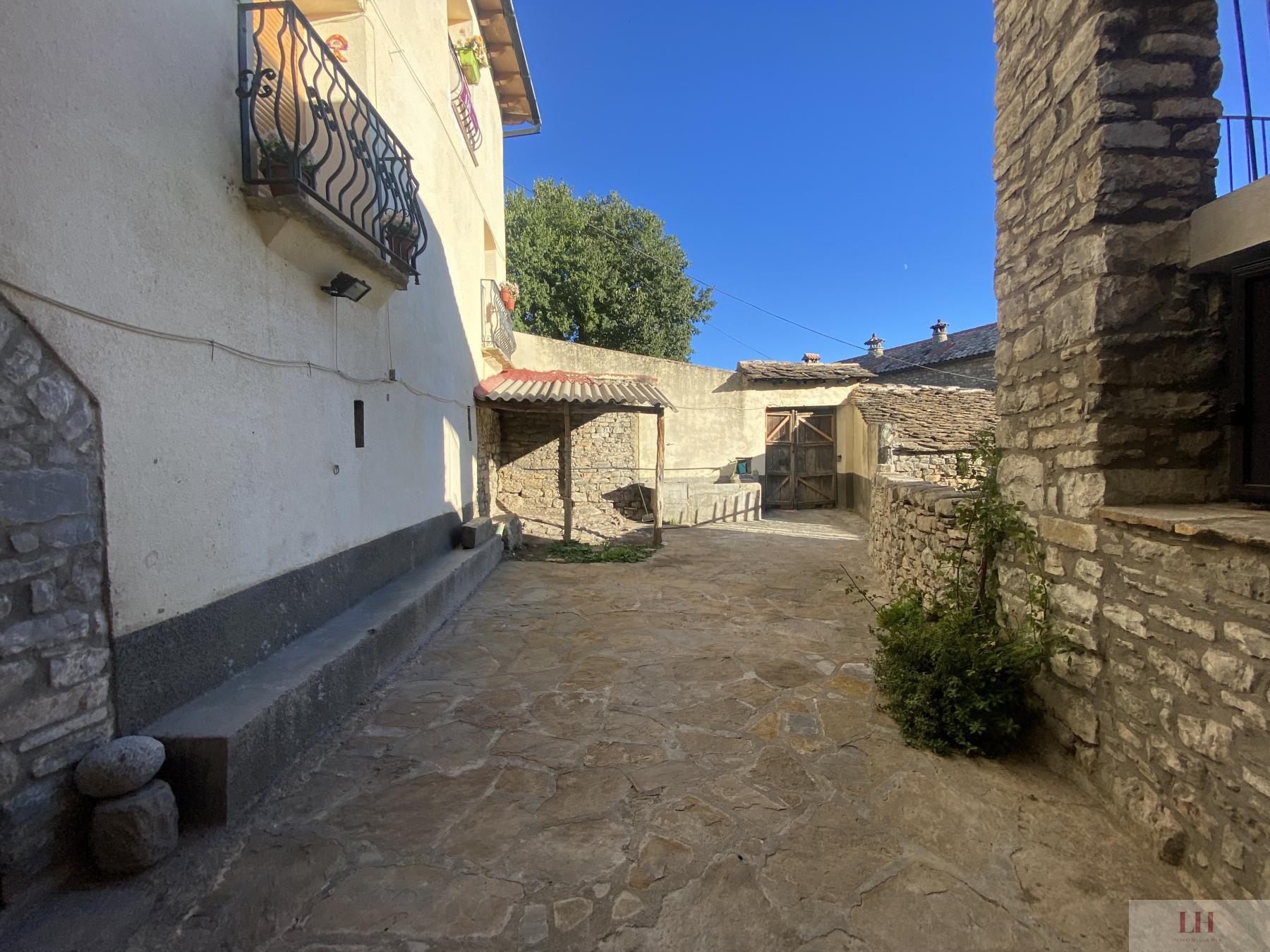 For sale of house in Boltaña