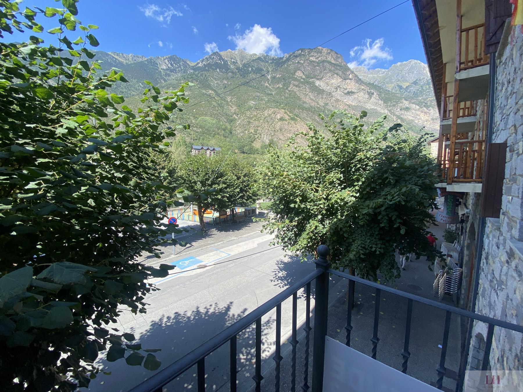 For sale of apartment in Benasque