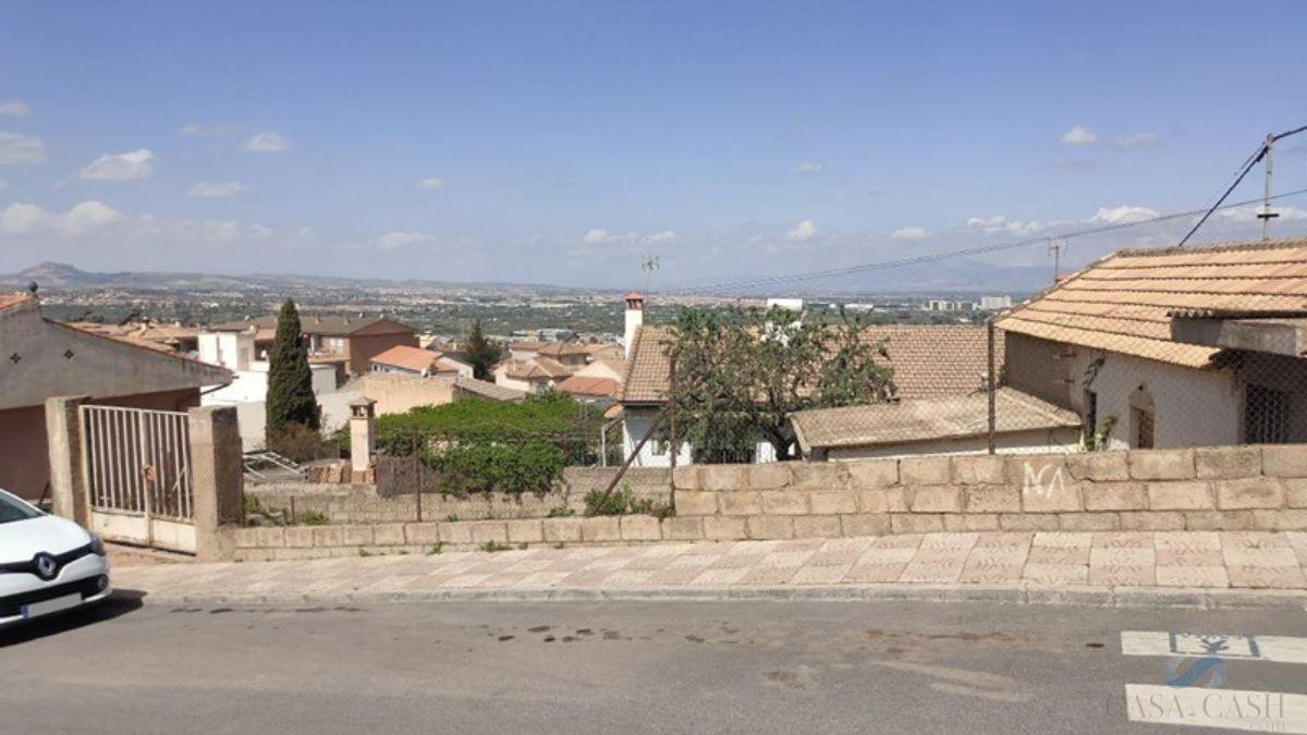 For sale of land in Cájar
