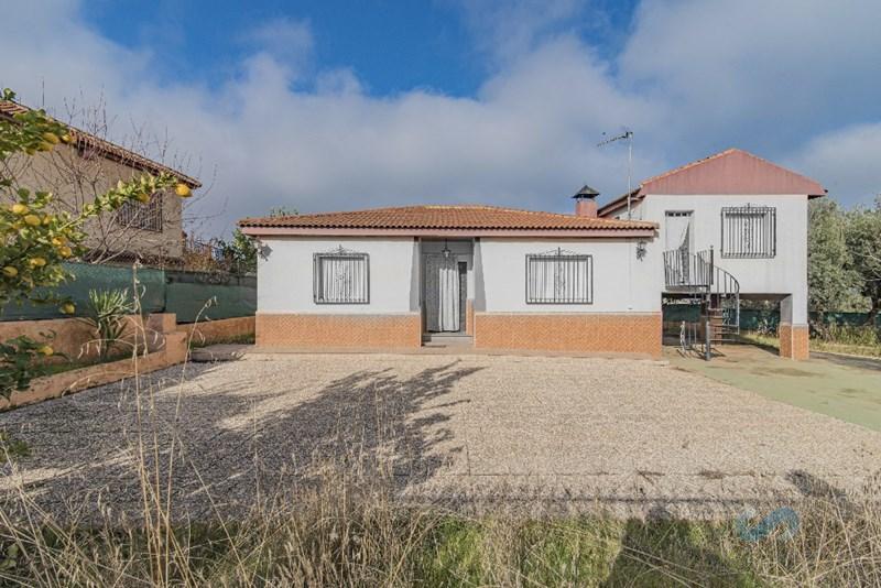 For sale of chalet in Cúllar Vega
