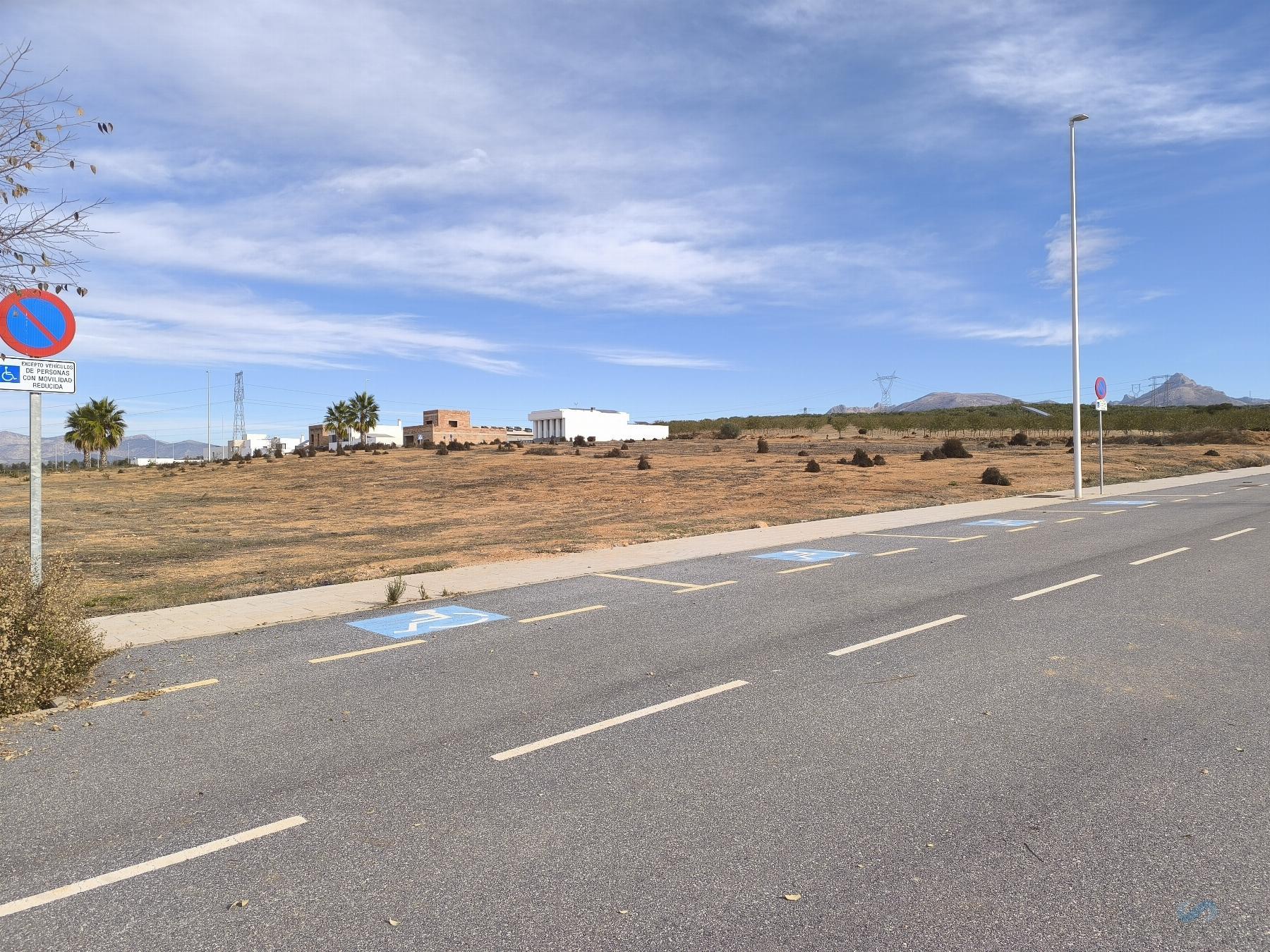For sale of land in Albolote